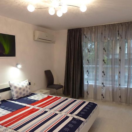 Apartament Holiday Burgas Bagian luar foto