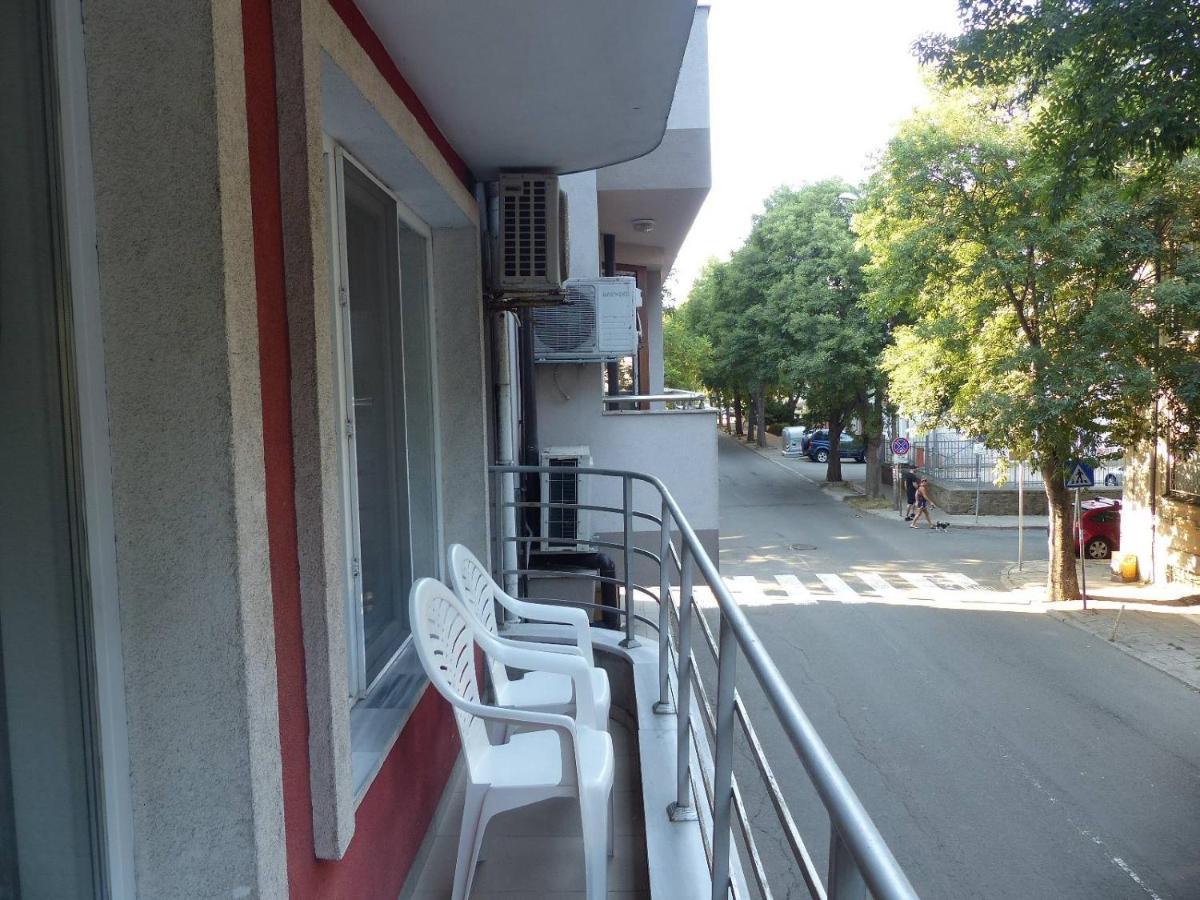 Apartament Holiday Burgas Bagian luar foto